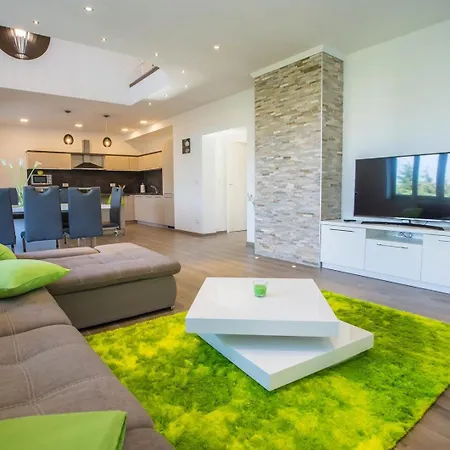 Three Bedroom Milohanic Iv *