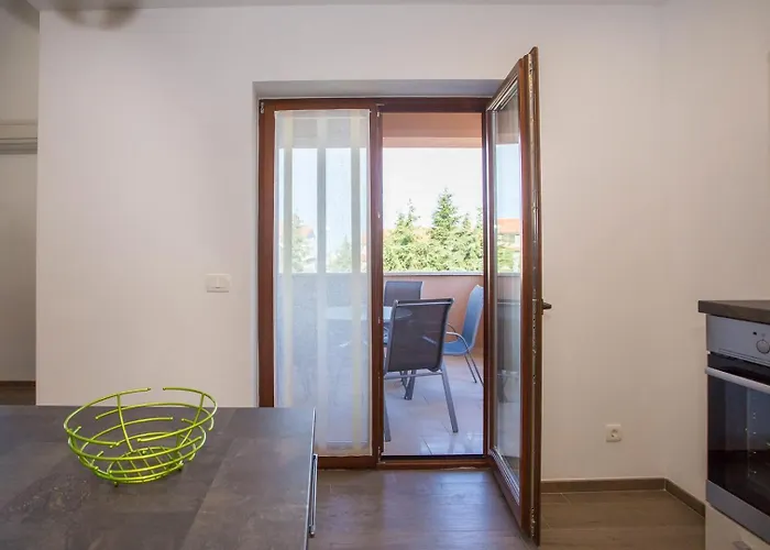 Three Bedroom Milohanic Iv アパート