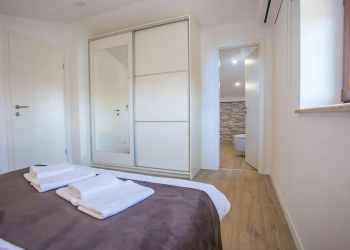 Three Bedroom Milohanic Iv * ポレッチ