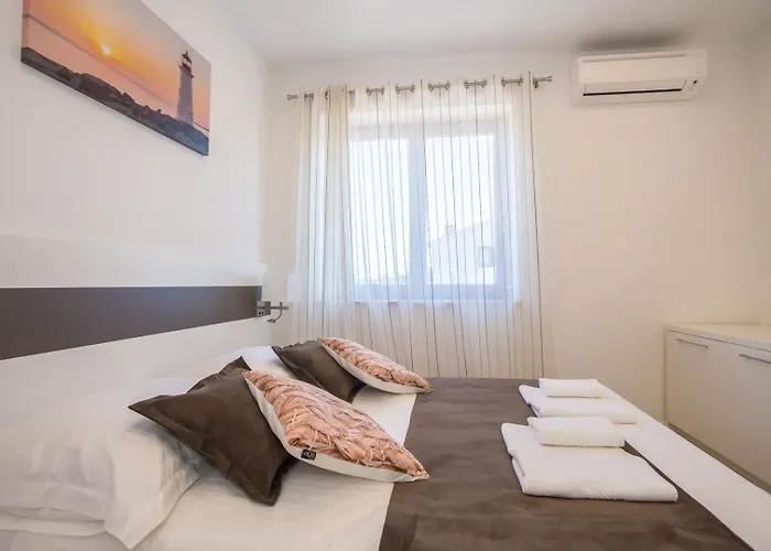 Three Bedroom Milohanic Iv ポレッチ