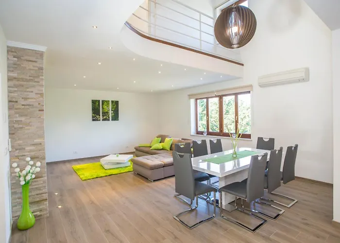 アパート Three Bedroom Milohanic Iv *