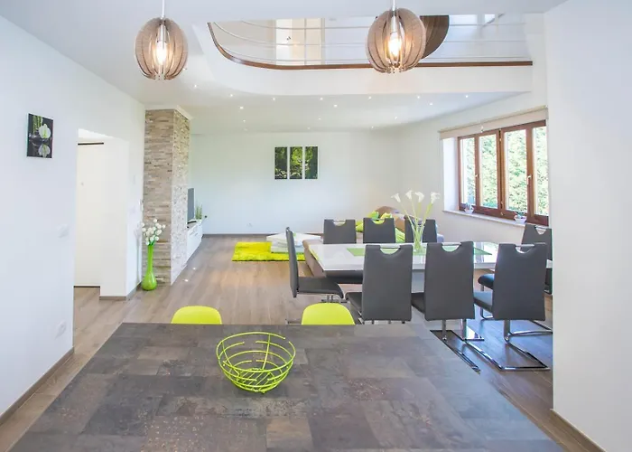 アパート Three Bedroom Milohanic Iv