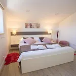 Apartment Three Bedroom Milohanic Iv Porec
