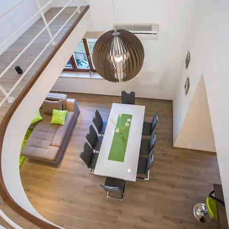 Three Bedroom Milohanic Iv Apartament