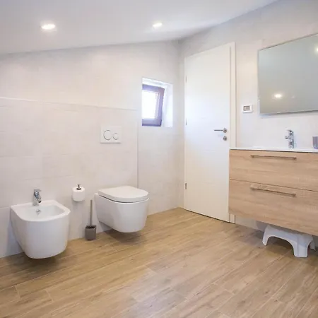Appartement Three Bedroom Milohanic Iv