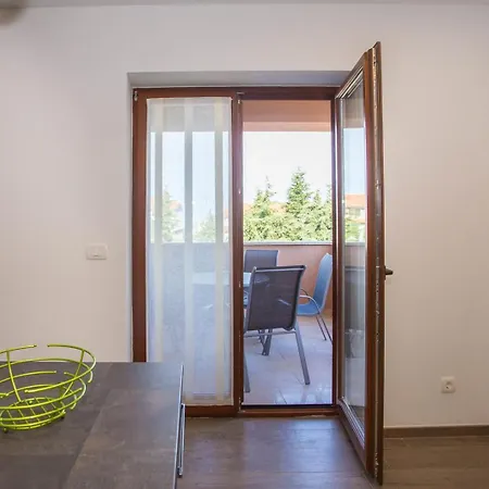 Three Bedroom Milohanic Iv Apartment