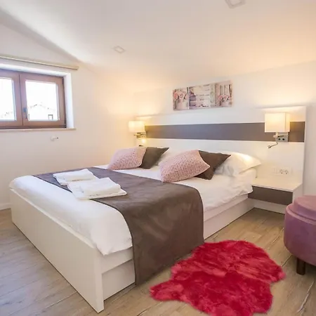 Апартаменты Three Bedroom Milohanic Iv Пореч