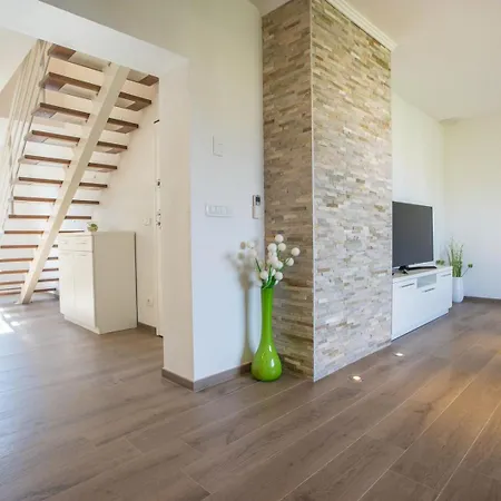 Three Bedroom Milohanic Iv * Porec