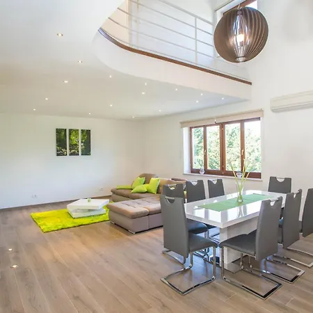 Lejlighed Three Bedroom Milohanic Iv *