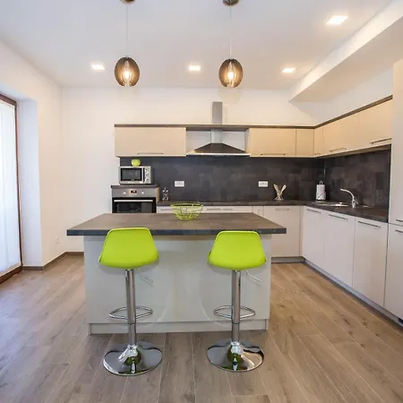 Appartement Three Bedroom Milohanic Iv