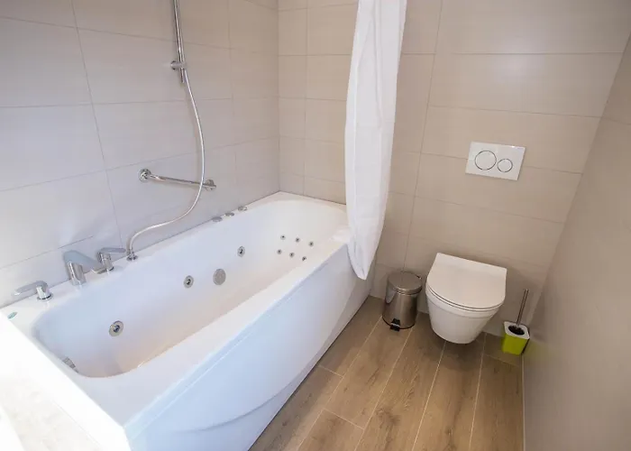 Three Bedroom Milohanic Iv Lejlighed Poreč