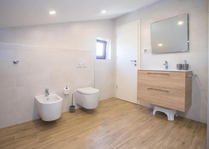 아파트 Three Bedroom Milohanic Iv