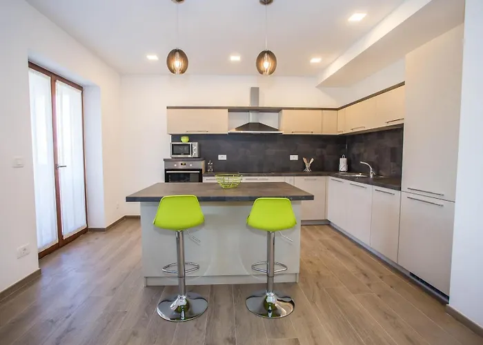 아파트 Three Bedroom Milohanic Iv