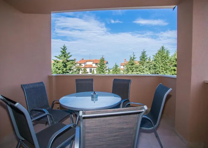 아파트 Three Bedroom Milohanic Iv *